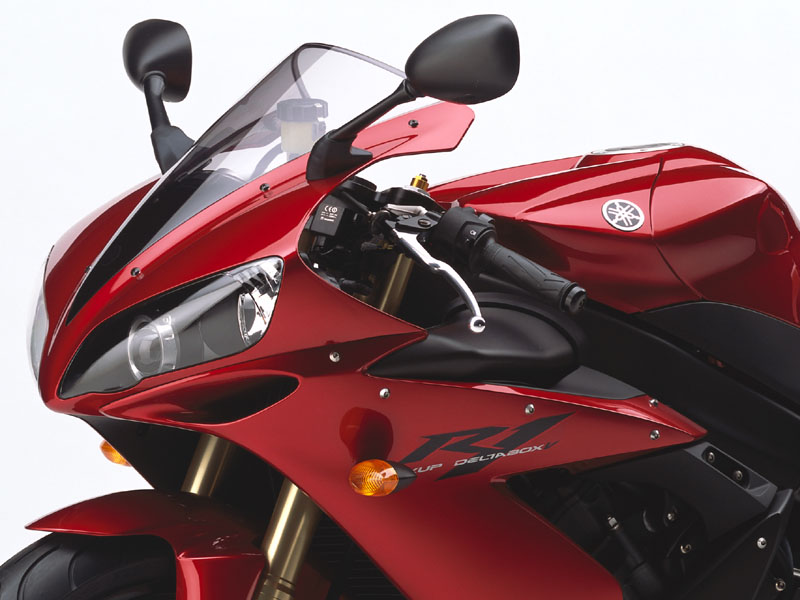 Yamaha R1 in Lava Red